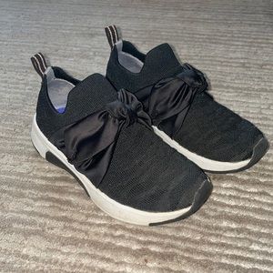 Skechers girls slip on sneaker